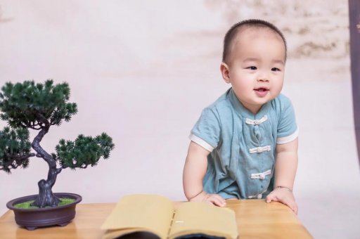 鄂尔多斯六个月宝宝摇头正常吗